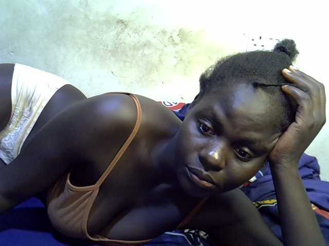 African-qeen1 live cam on BongaCams
