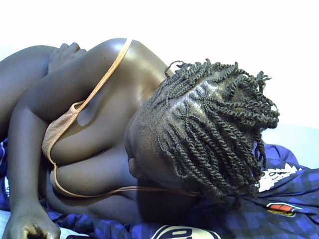 African-qeen1