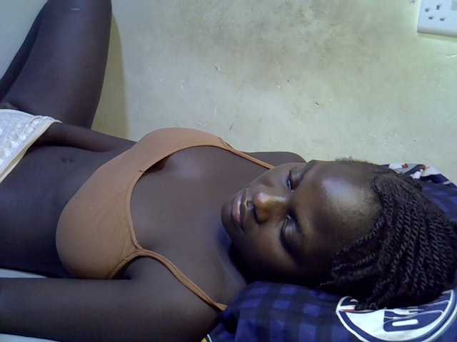 African-qeen1