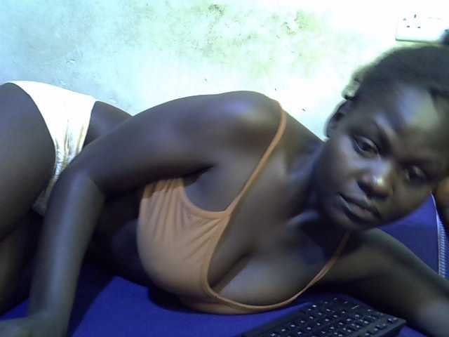 African-qeen1