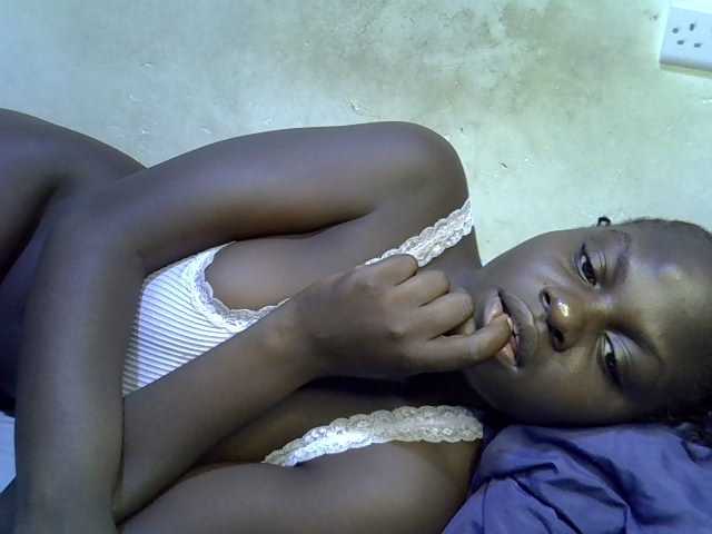 African-qeen1 live cam on BongaCams