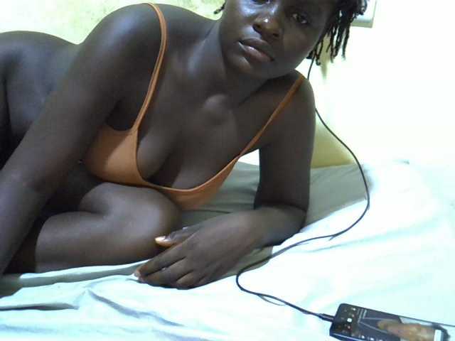 African-qeen1 live cam on BongaCams