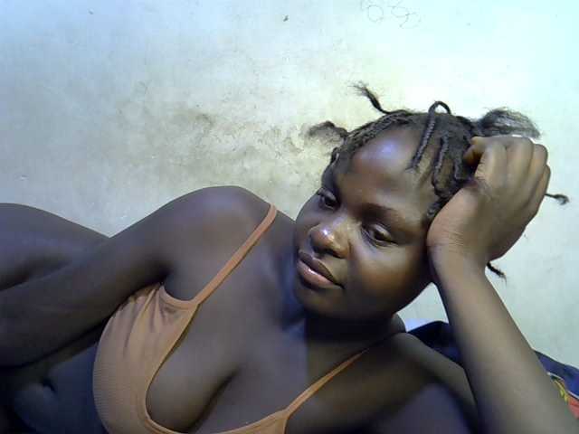 African-qeen1