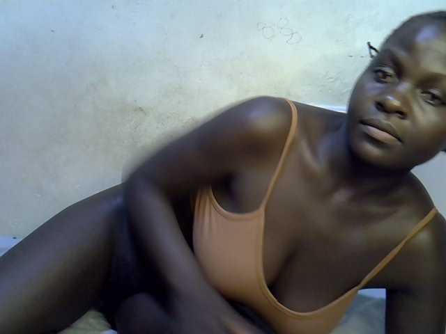 African-qeen1