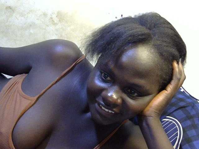 African-qeen1