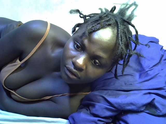 African-qeen1 live cam on BongaCams