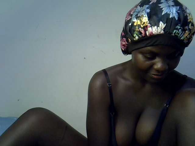 African-qeen1 live cam on BongaCams