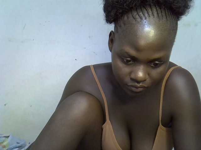 African-qeen1