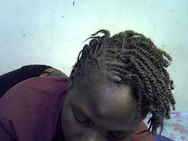 African-qeen1