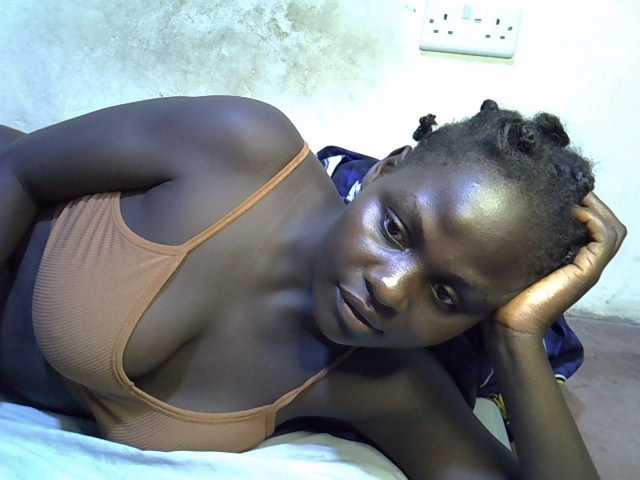 African-qeen1