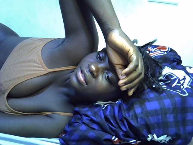 African-qeen1