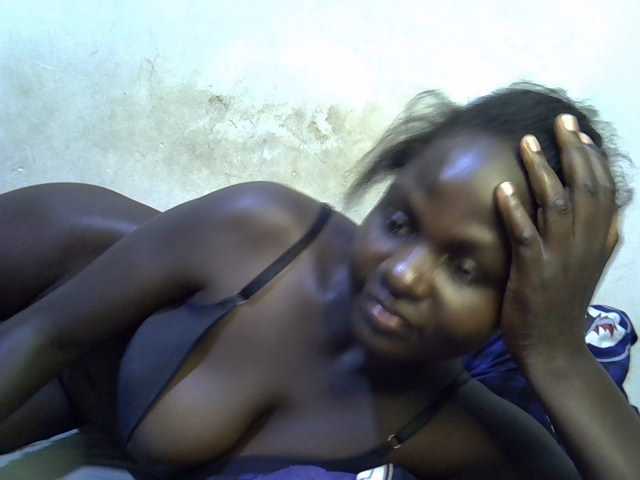 African-qeen1