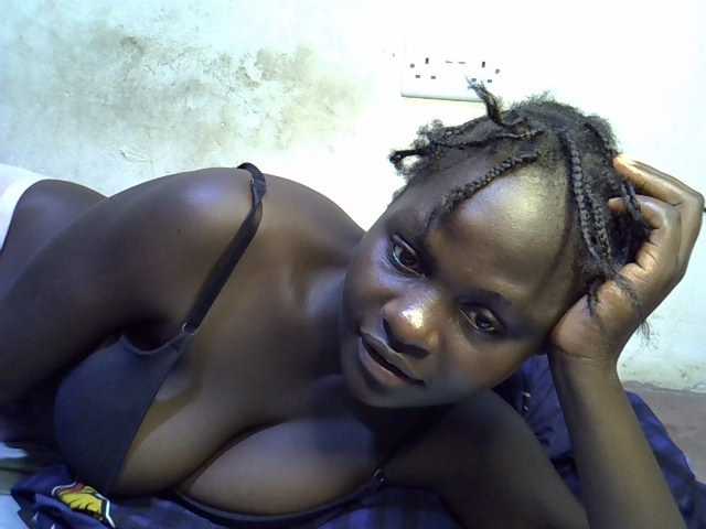 African-qeen1