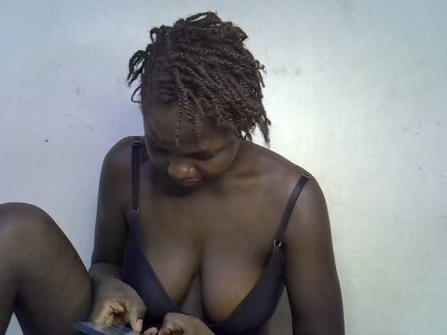 African-qeen1 live cam on BongaCams