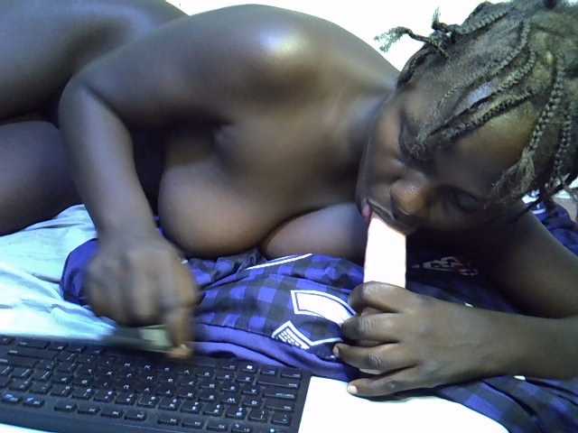 African-qeen1 live cam on BongaCams