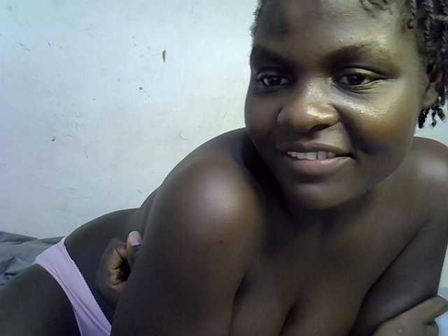 African-qeen1 live cam on BongaCams