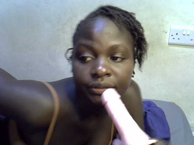 African-qeen1