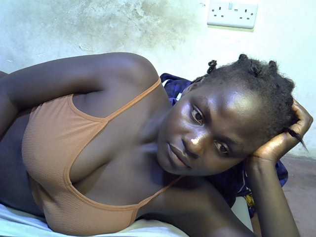 African-qeen1