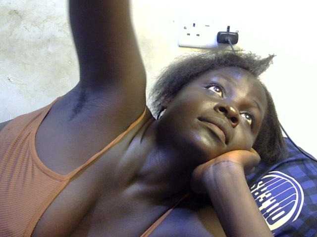 African-qeen1