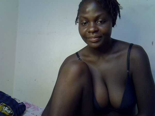 African-qeen1