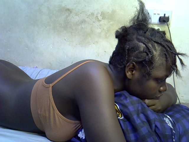 African-qeen1