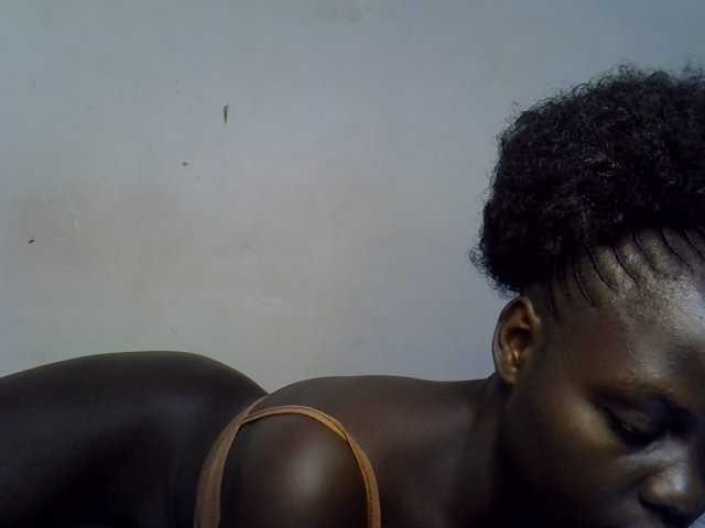 African-qeen1