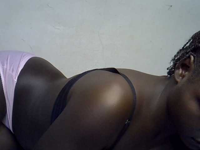 African-qeen1