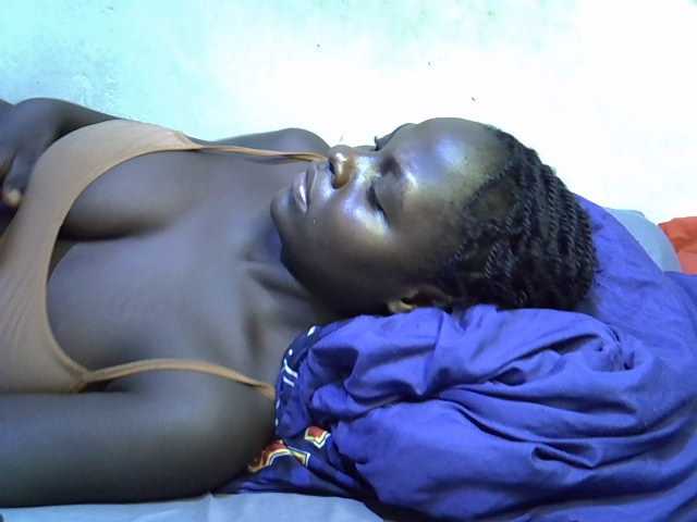 African-qeen1