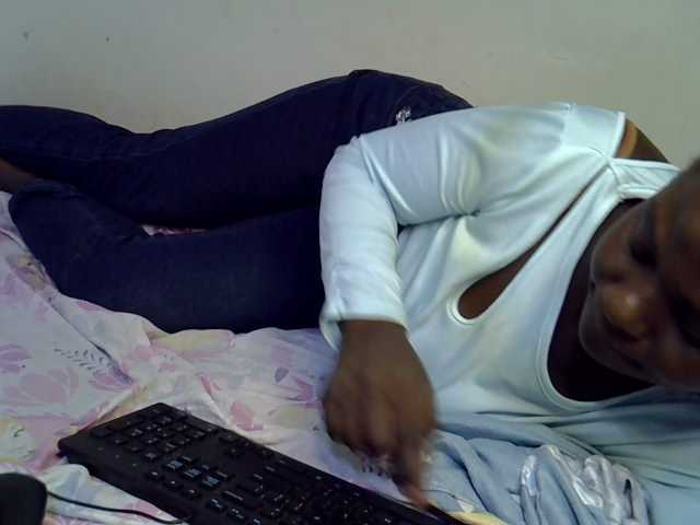 African-qeen1 live cam on BongaCams