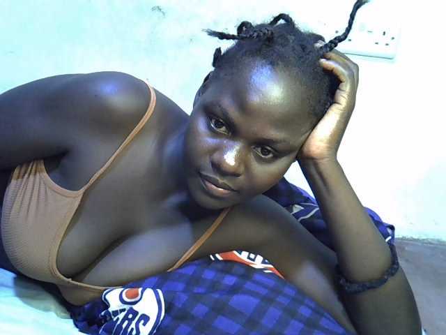 African-qeen1