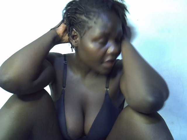 African-qeen1