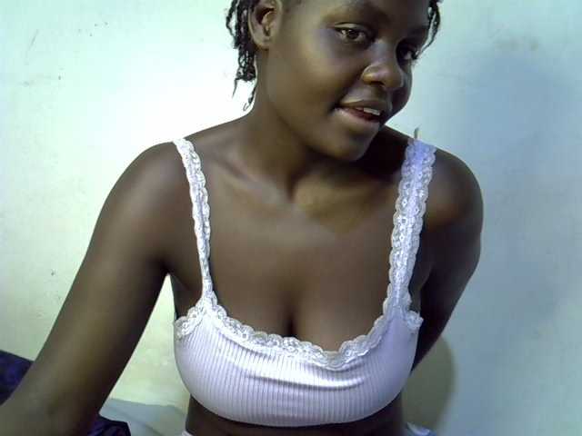 African-qeen1