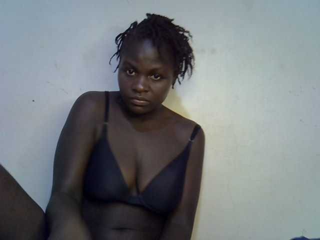 African-qeen1