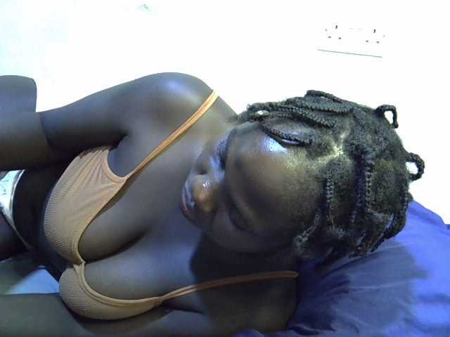 African-qeen1