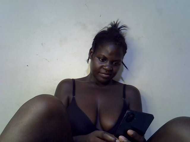 African-qeen1 live cam on BongaCams