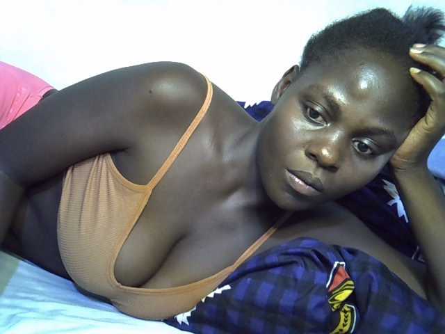 African-qeen1