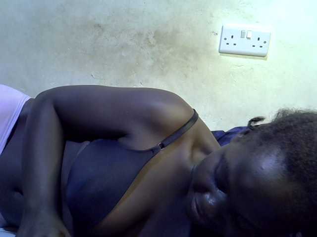 African-qeen1 live cam on BongaCams