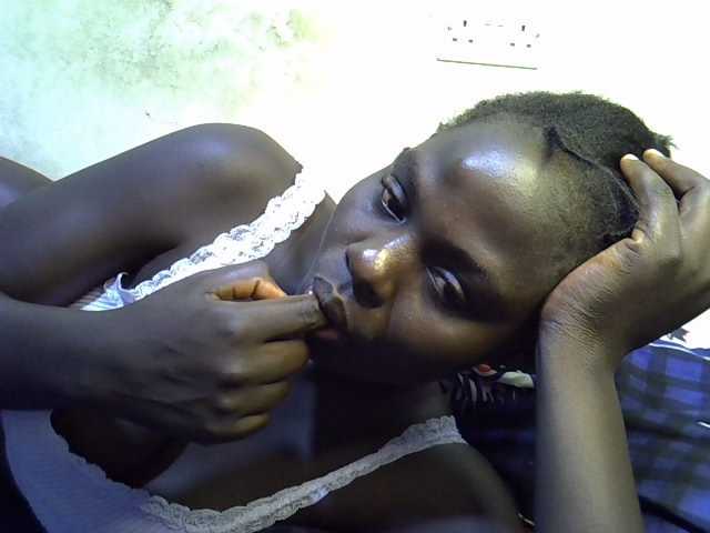African-qeen1