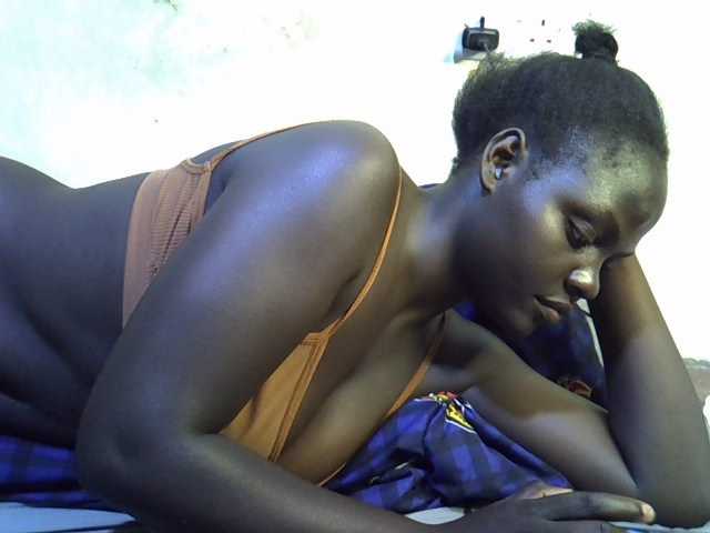 African-qeen1