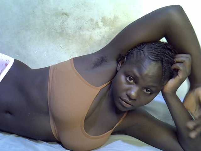 African-qeen1 live cam on BongaCams