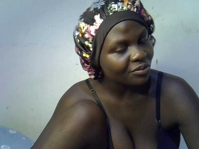 African-qeen1