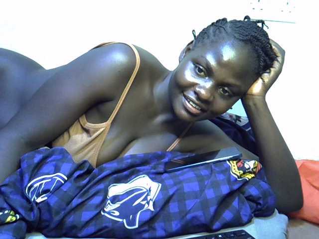 African-qeen1