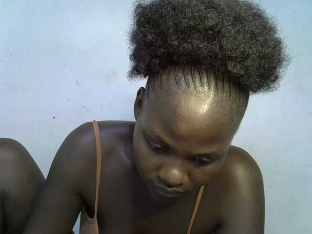 African-qeen1