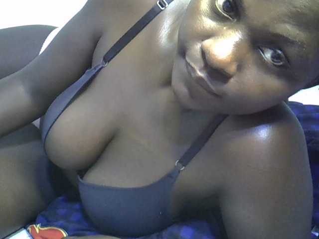 African-qeen1 live cam on BongaCams