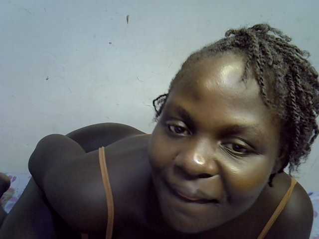 African-qeen1