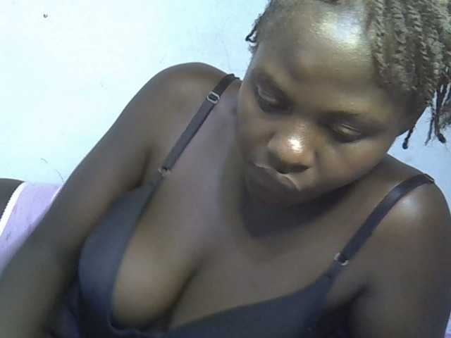African-qeen1