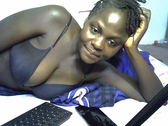 African-qeen1, en directo ahora en BongaCams