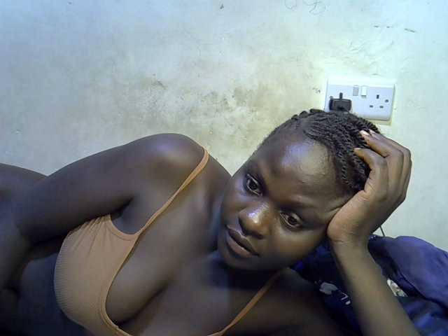 African-qeen1