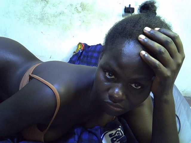African-qeen1