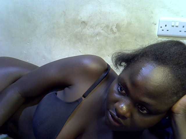 African-qeen1